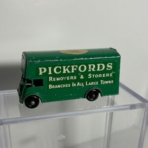 Cintage Lesney Matchbox Series No. 46b Guy Pickfords Removal Toy Van 1960